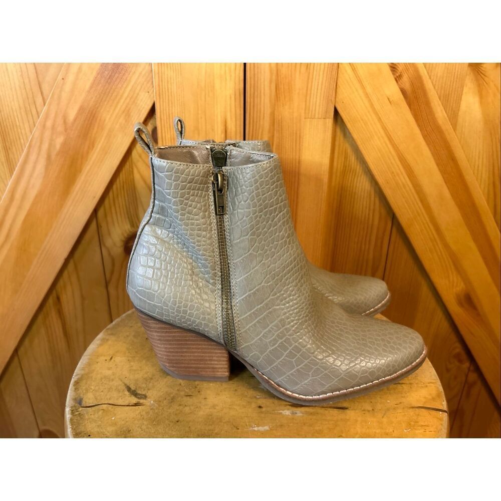 Coconuts by Matisse Gray Croc-Embossed Ankle Boots